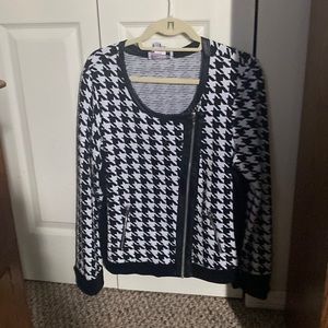 Longsleeve sweater zipper front style tape is lanalee